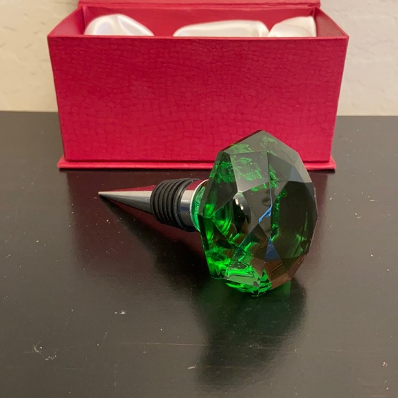 NWT Emerald Green Gem Bottle Stopper - Picture 1 of 4